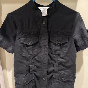 Black shirt with pockets and pleats